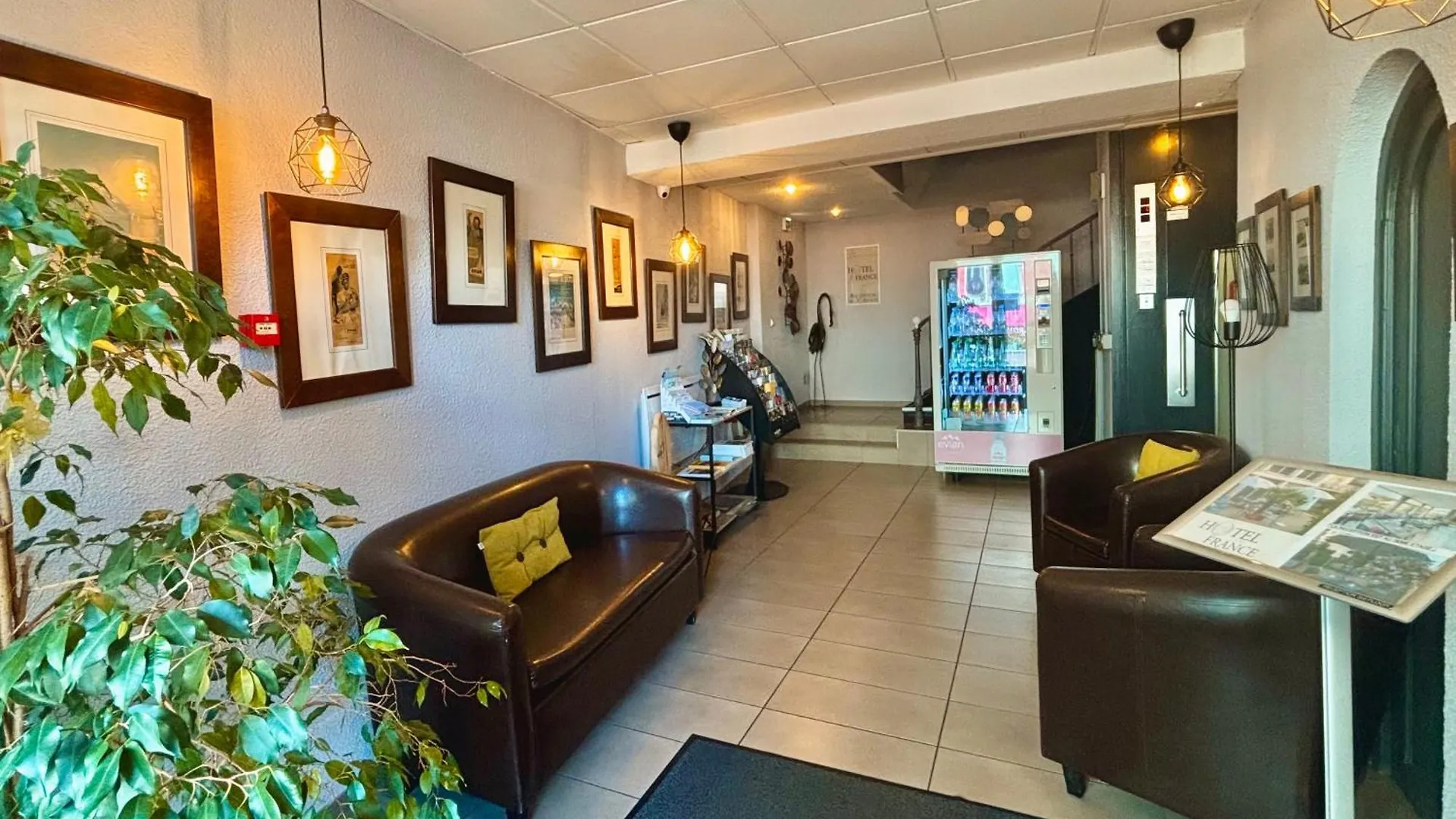 Hotel De France Contact-Hotel Εβιάν-λε-Μπαιν 2*,  Γαλλία