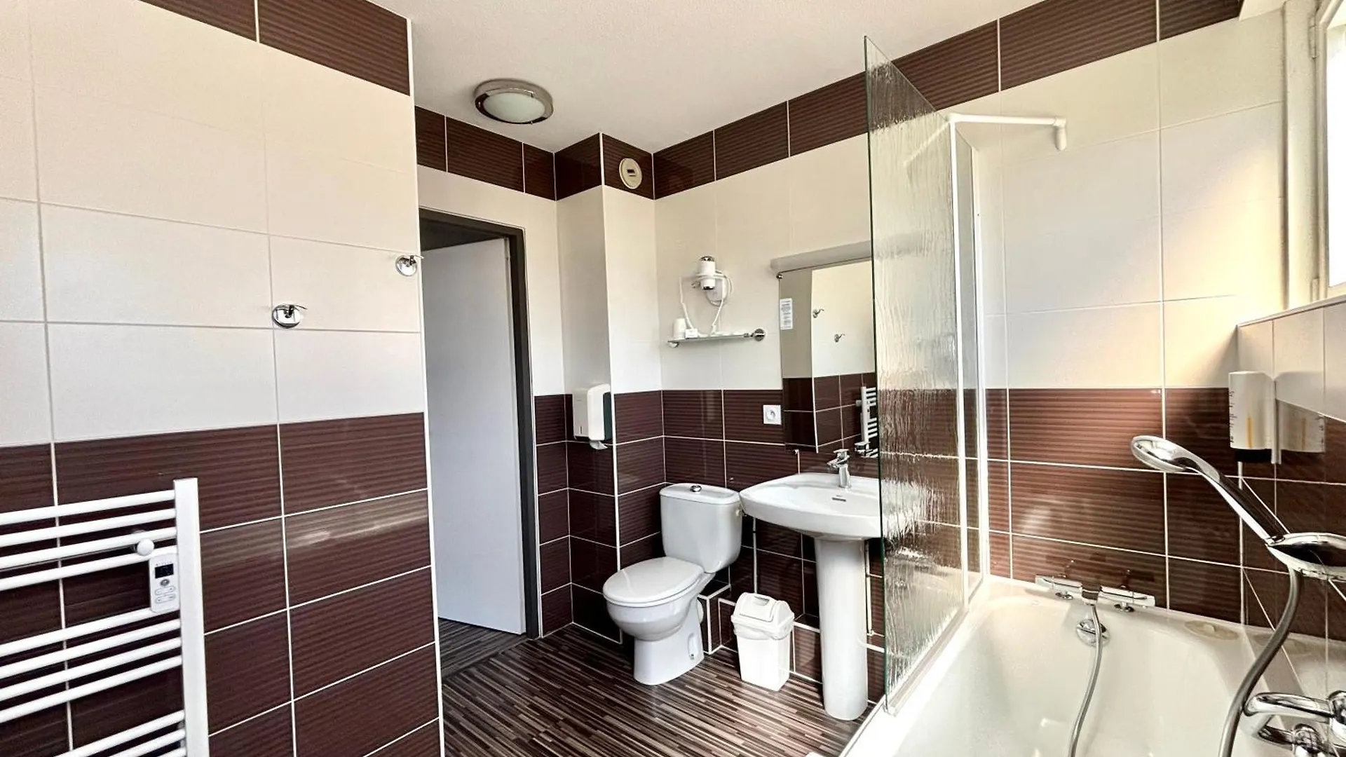 **  Hotel De France Contact-Hotel Évian-les-Bains Francia